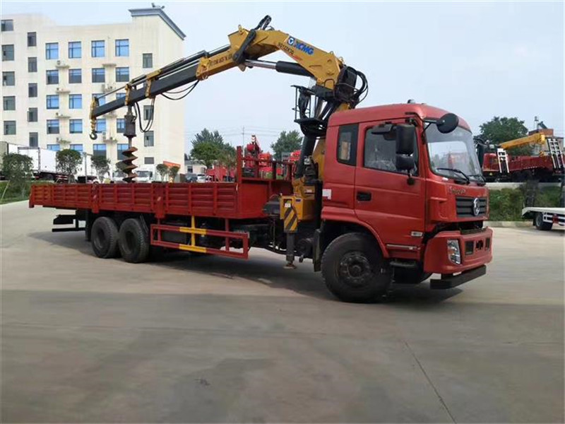 東風(fēng)后八輪徐工12噸折臂隨車吊