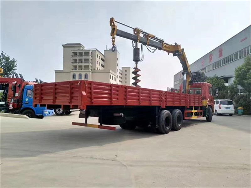 東風(fēng)后八輪徐工12噸折臂隨車吊圖片展示3 東風(fēng)后八輪徐工12噸折臂隨車吊圖片展示3