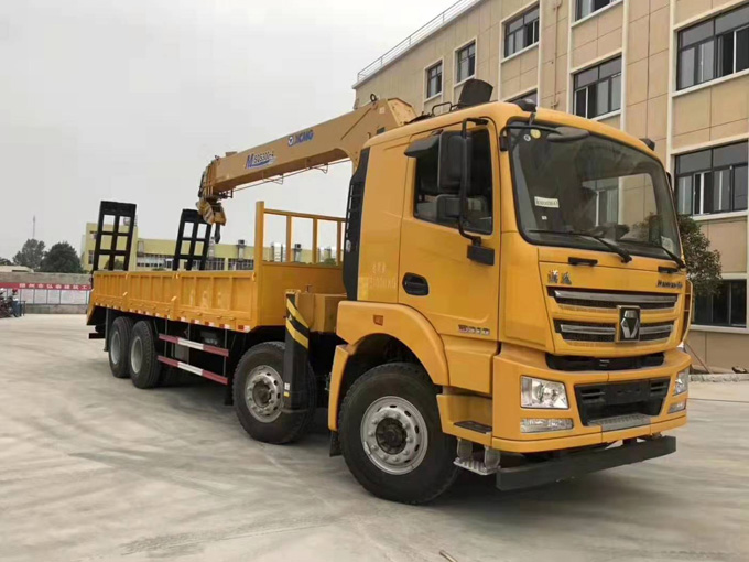 徐工吊機12噸徐工漢風隨車吊帶爬梯圖片展示2 徐工吊機12噸徐工漢風隨車吊帶爬梯圖片展示2