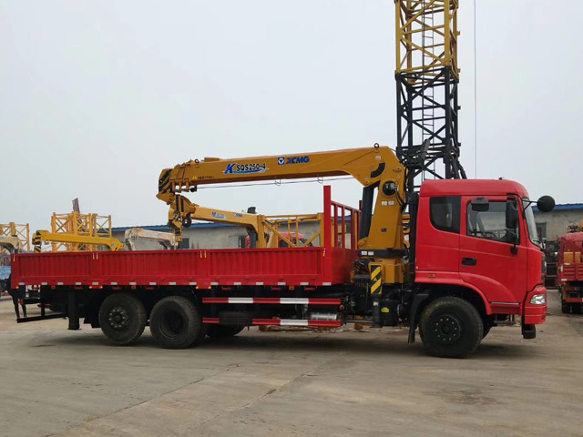 徐工吊機10噸三環(huán)后提升橋隨車吊