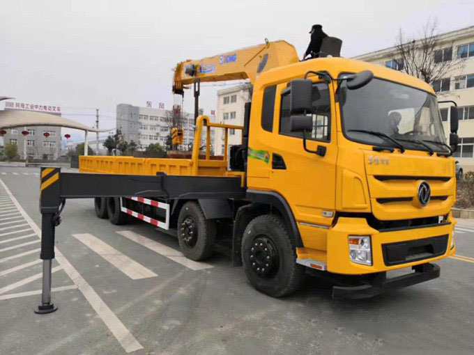 徐工吊機(jī)16噸東風(fēng)特商前四后八隨車吊圖片展示4 徐工吊機(jī)16噸東風(fēng)特商前四后八隨車吊圖片展示4