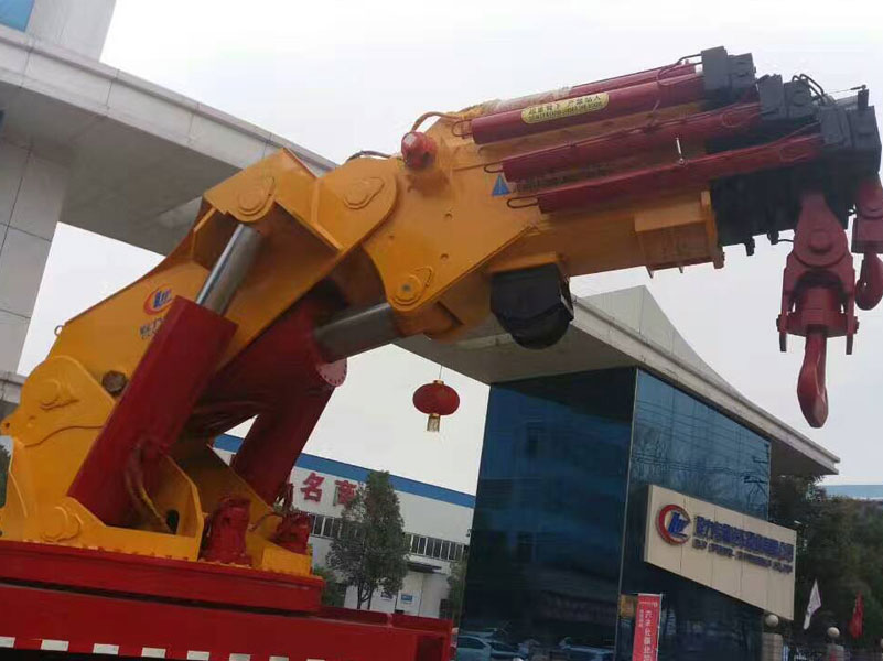 程力180噸重汽豪沃隨車吊圖片展示2 程力180噸重汽豪沃隨車吊圖片展示2