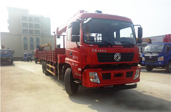 三一12噸后雙橋東風(fēng)隨車吊圖片展示3 三一12噸后雙橋東風(fēng)隨車吊圖片展示3