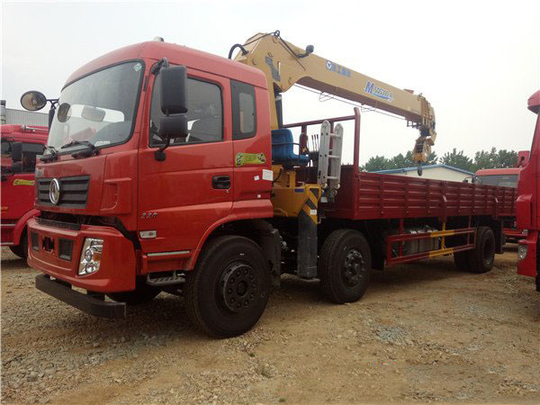 徐工12噸東風(fēng)三軸隨車(chē)吊