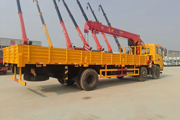 長興12噸三軸東風隨車吊