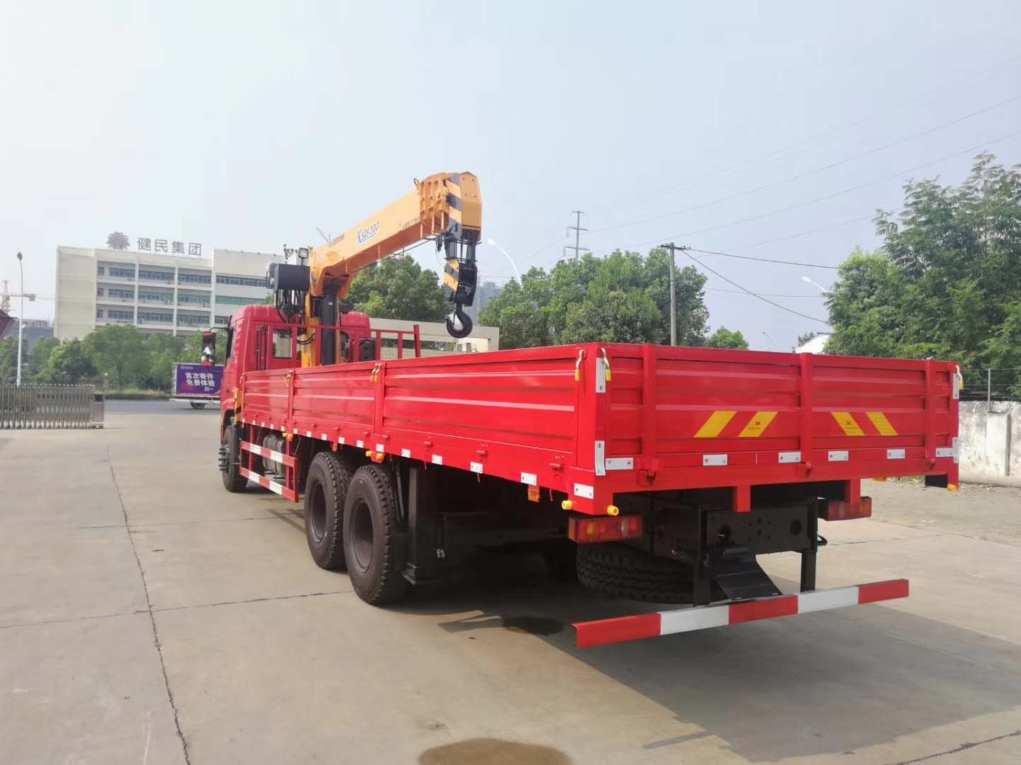 程力吊機(jī)12噸東風(fēng)后八輪D3L隨車(chē)吊圖片展示8 程力吊機(jī)12噸東風(fēng)后八輪D3L隨車(chē)吊圖片展示8