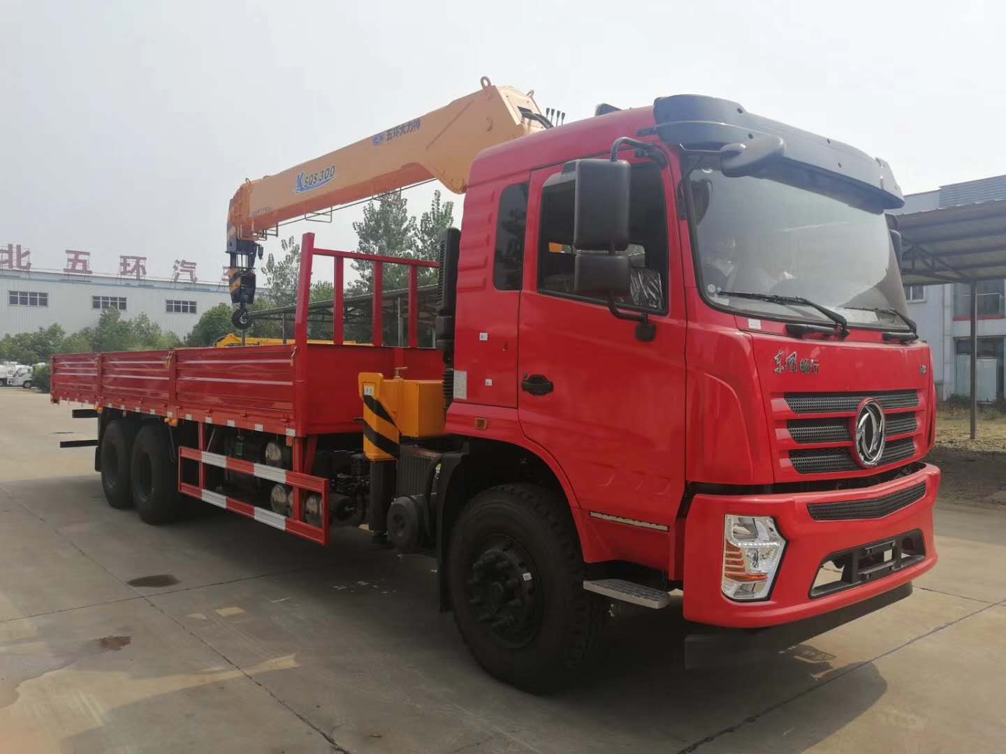 程力吊機(jī)12噸東風(fēng)后八輪D3L隨車(chē)吊圖片展示2 程力吊機(jī)12噸東風(fēng)后八輪D3L隨車(chē)吊圖片展示2