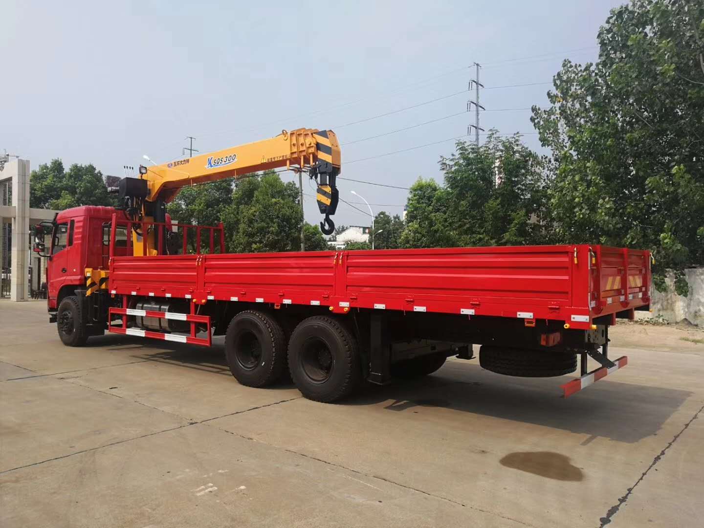 程力吊機(jī)12噸東風(fēng)后八輪D3L隨車(chē)吊圖片展示9 程力吊機(jī)12噸東風(fēng)后八輪D3L隨車(chē)吊圖片展示9