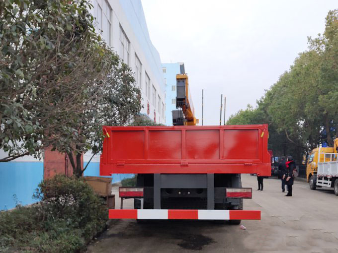 程力吊機12噸東風特商T702隨車吊圖片展示4 程力吊機12噸東風特商T702隨車吊圖片展示4