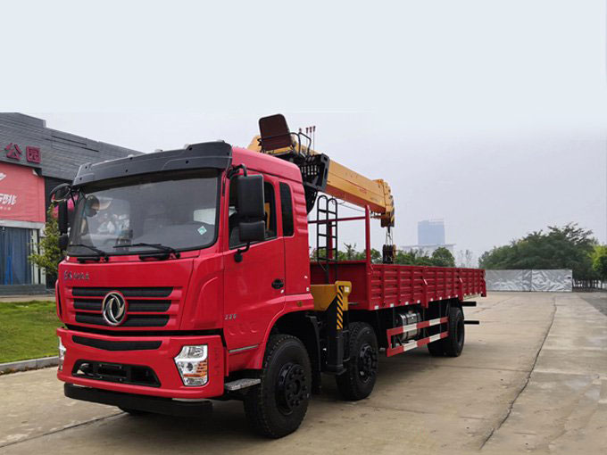 程力12噸東風(fēng)專(zhuān)用隨車(chē)吊