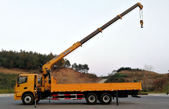 徐工吊機12噸徐工漢風(fēng)G5一體化前四后四隨車吊圖片展示5 徐工吊機12噸徐工漢風(fēng)G5一體化前四后四隨車吊圖片展示5