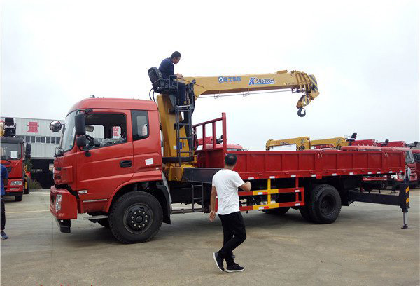 徐工8噸特商東風隨車吊(東風8噸隨車起重運輸車)