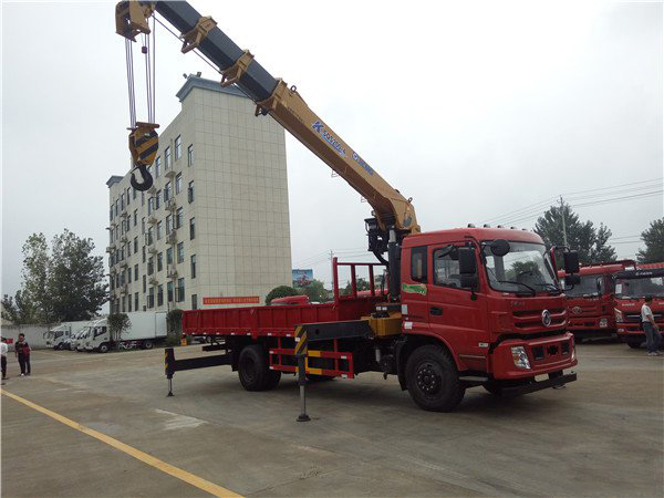 徐工8噸特商東風隨車吊(東風8噸隨車起重運輸車)圖片展示4 徐工8噸特商東風隨車吊(東風8噸隨車起重運輸車)圖片展示4
