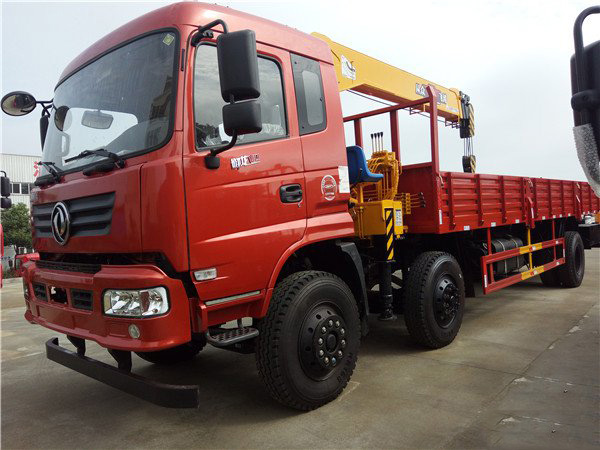 飛濤8噸三軸東風隨車吊(東風 -- 御龍8噸隨車起重運輸車)