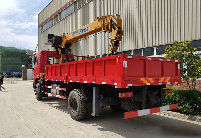 徐工8噸東風專底D3隨車吊圖片展示2 徐工8噸東風專底D3隨車吊圖片展示2