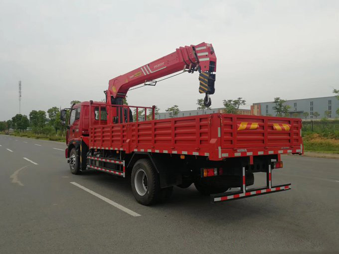 三一吊機8噸福田瑞沃隨車吊圖片展示4