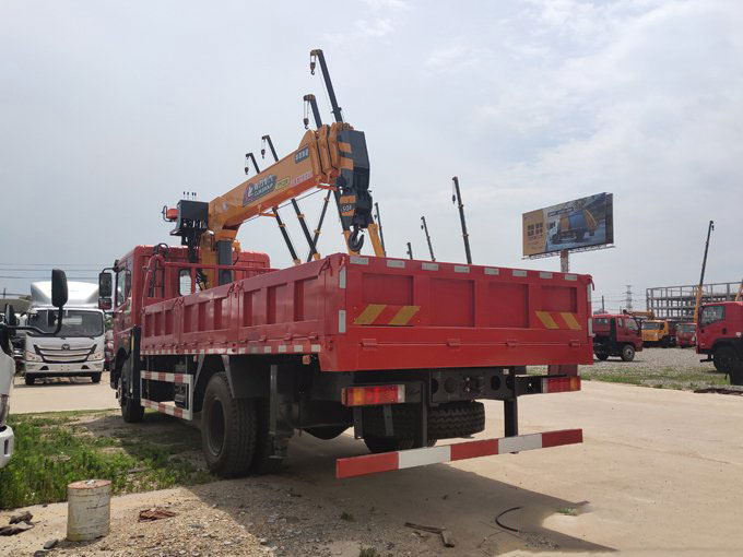 程力吊機8噸東風(fēng)特商T702隨車吊圖片展示3 程力吊機8噸東風(fēng)特商T702隨車吊圖片展示3