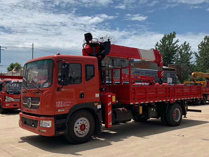 8噸東風(fēng)多利卡D9隨車吊(國六)