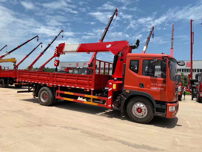 8噸東風(fēng)多利卡D9隨車吊(國六)圖片展示4 8噸東風(fēng)多利卡D9隨車吊(國六)圖片展示4