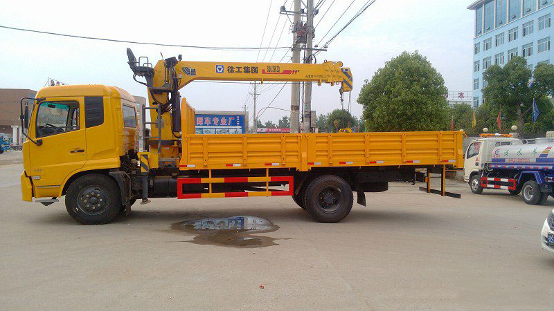 徐工6.3噸東風(fēng)天錦隨車吊