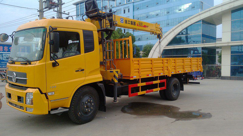 徐工6.3噸東風(fēng)天錦隨車吊