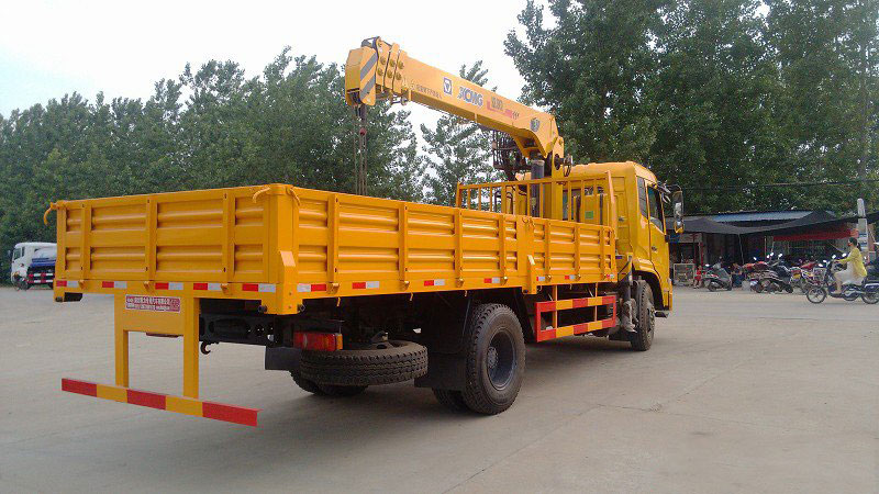 徐工6.3噸東風(fēng)天錦隨車吊圖片展示4 徐工6.3噸東風(fēng)天錦隨車吊圖片展示4