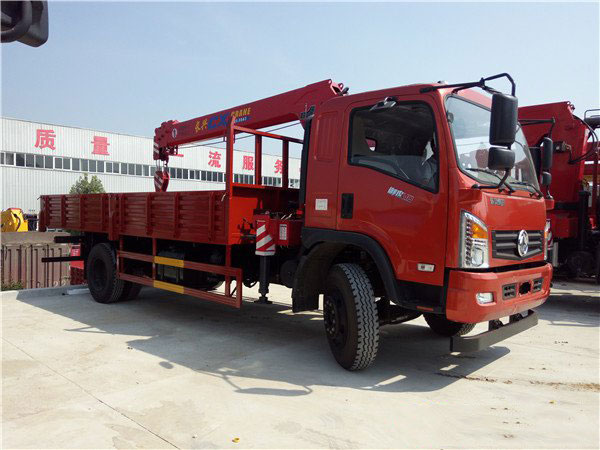 長興6.3噸東風隨車吊圖片展示2