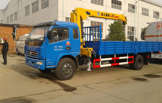 多利卡5噸隨車吊圖片展示4