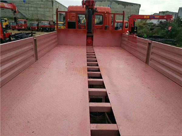 長興5噸東風隨車吊圖片展示4