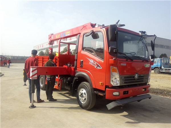 藍牌長興5噸重汽王牌隨車吊圖片展示2 藍牌長興5噸重汽王牌隨車吊圖片展示2