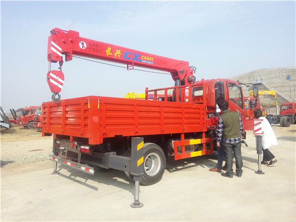 藍牌長興5噸重汽王牌隨車吊圖片展示3 藍牌長興5噸重汽王牌隨車吊圖片展示3