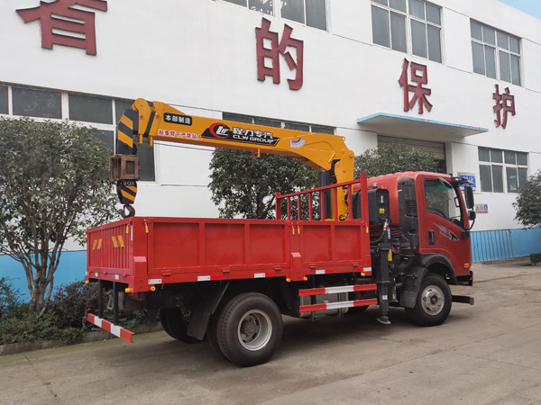 藍牌程力5噸重汽王牌隨車吊圖片展示4