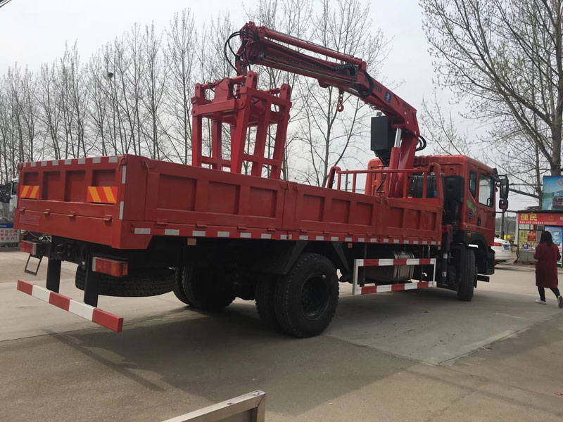 東風T5單橋程力5噸折臂吊隨車吊圖片展示3