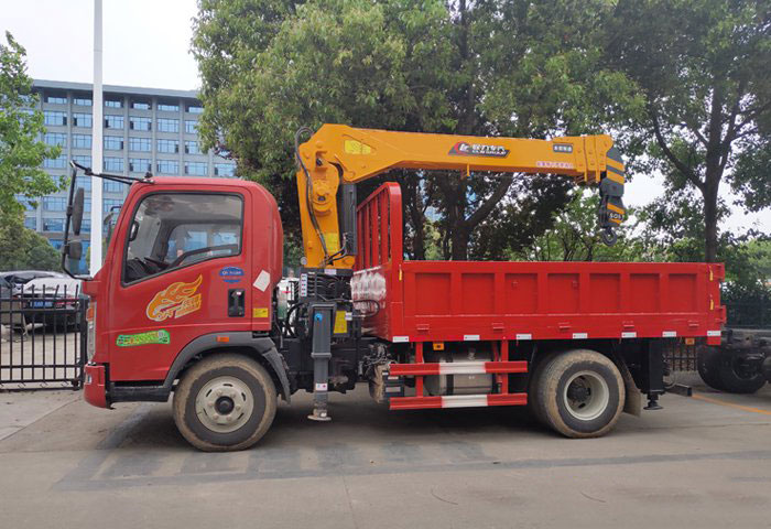 程力吊機5噸重汽豪曼隨車吊