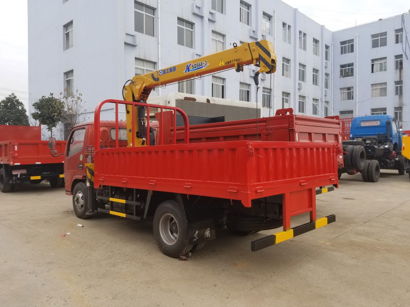 藍牌2噸東風隨車吊（東風 -- 福瑞卡2噸隨車起重運輸車）圖片展示4