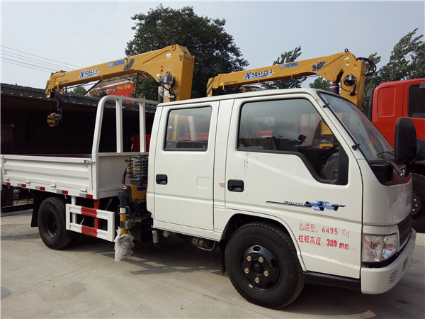 徐工2噸雙排江鈴隨車吊(江鈴2噸隨車起重運(yùn)輸車)