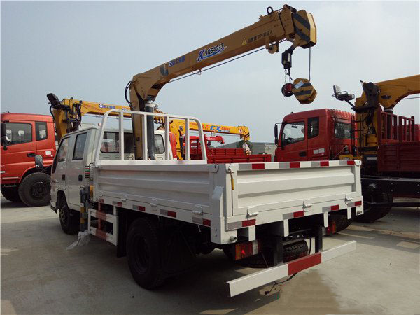 徐工2噸雙排江鈴隨車吊(江鈴2噸隨車起重運(yùn)輸車)