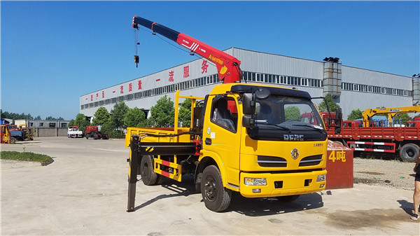 東風(fēng)福瑞卡藍(lán)牌三一3.2噸隨車吊