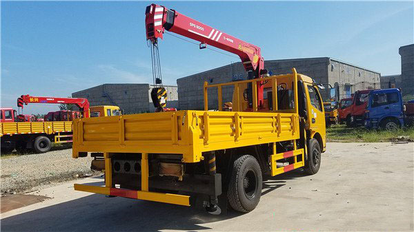 東風(fēng)福瑞卡藍(lán)牌三一3.2噸隨車吊圖片展示3