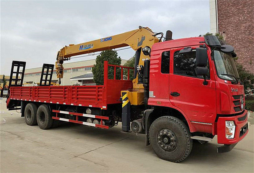 東風暢行后八輪徐工12噸隨車吊挖機平板爬梯圖片展示2 東風暢行后八輪徐工12噸隨車吊挖機平板爬梯圖片展示2