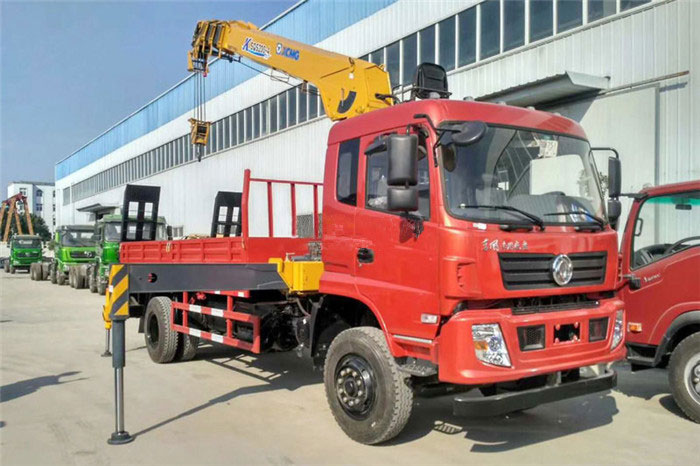 東風專底6×2徐工8噸隨車吊帶爬梯圖片圖片展示2 東風專底6×2徐工8噸隨車吊帶爬梯圖片圖片展示2