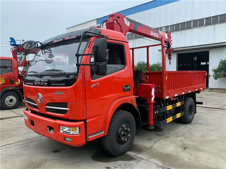 藍(lán)牌隨車(chē)吊底盤(pán)哪個(gè)品牌好？