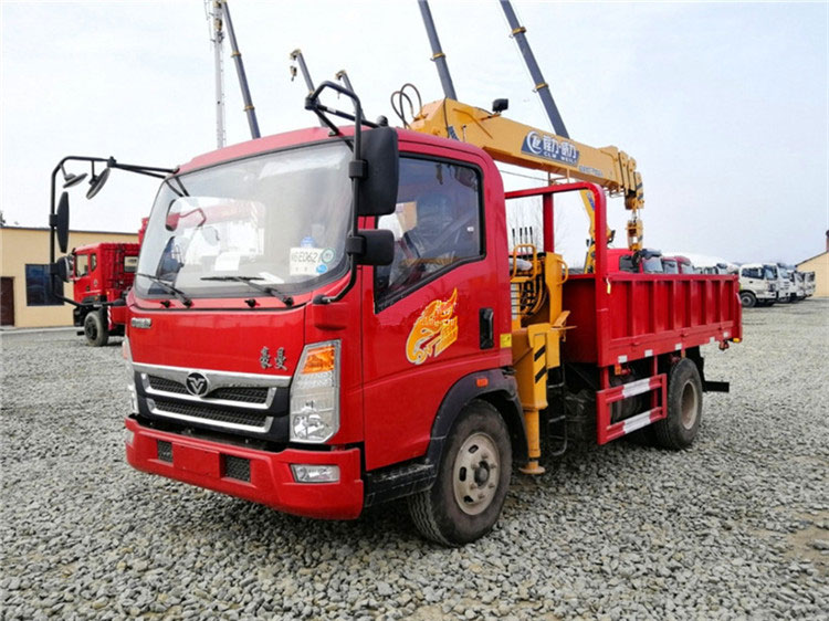 藍(lán)牌隨車(chē)吊底盤(pán)哪個(gè)品牌好？