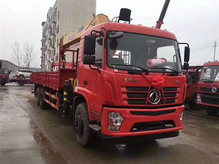 河南洛陽翟老板訂購東風D3后八輪徐工12噸隨車吊