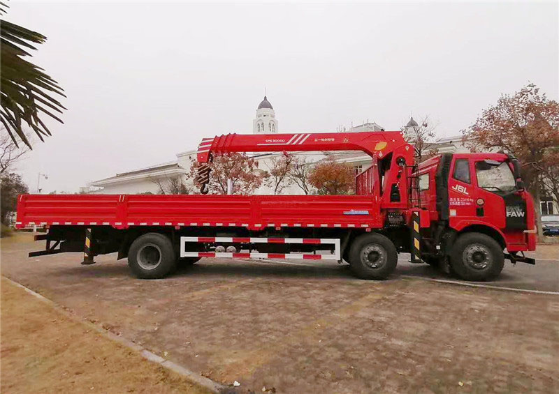 解放12噸價(jià)格隨車(chē)吊多少錢(qián)一臺(tái)？