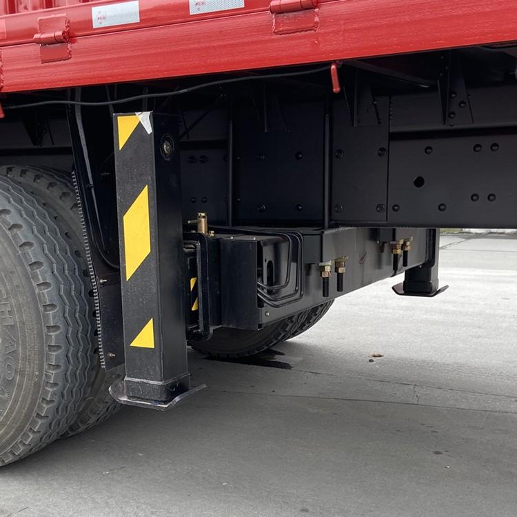 國六三一吊機12噸東風柳汽乘龍隨車吊圖片展示4 國六三一吊機12噸東風柳汽乘龍隨車吊圖片展示4