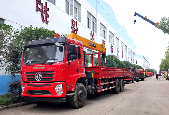 程力吊機(jī)12噸東風(fēng)后八輪D3L隨車(chē)吊