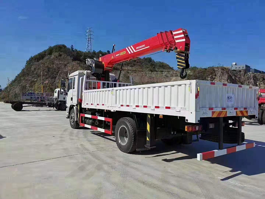 購車攻略：隨車吊的吊機該如何選擇？