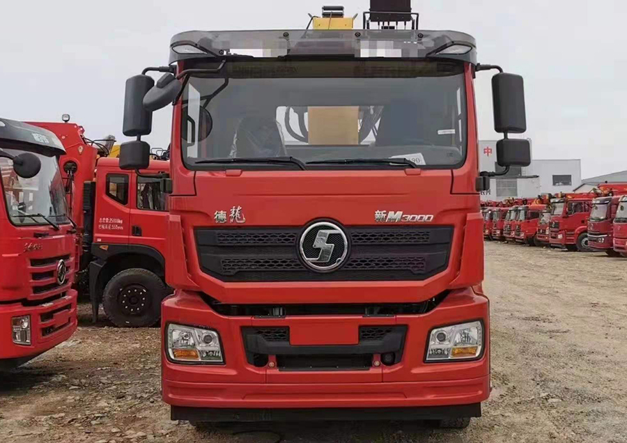 陜汽德龍徐工16噸隨車吊圖片展示3