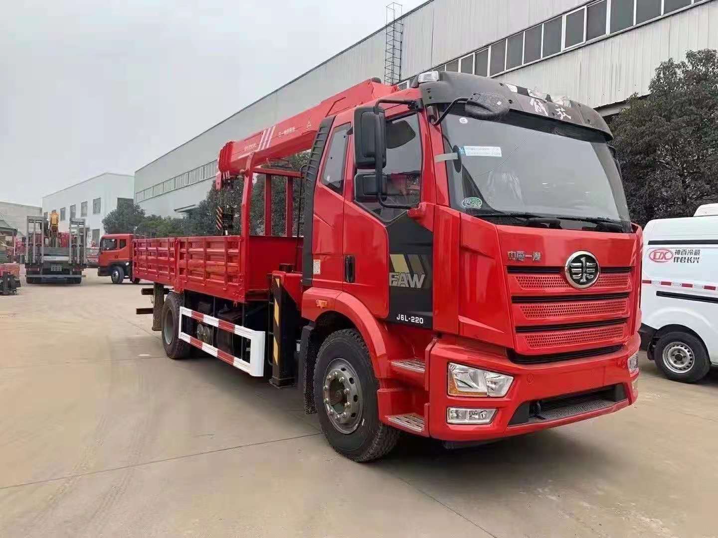 解放J6三一8噸隨車吊